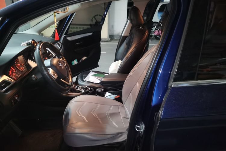 宝马2系多功能旅行车 2015款 218i 领先型局部细节19