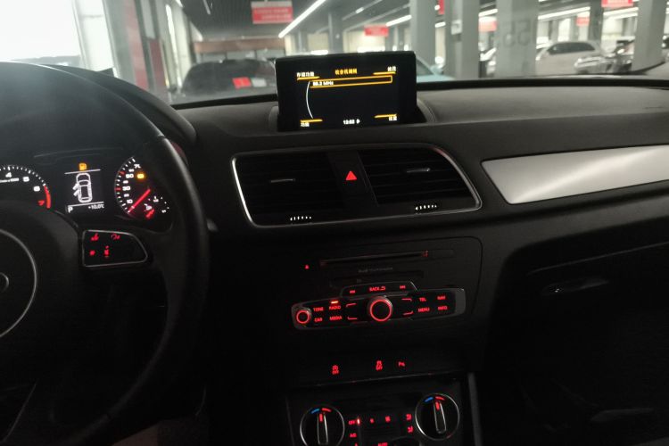 奥迪Q3 2018款 30周年年型 30 TFSI 时尚型局部细节16