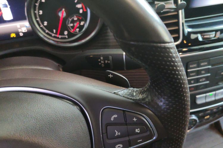 奔驰GLE 2018款 GLE 320 4MATIC 豪华型臻藏版局部细节18