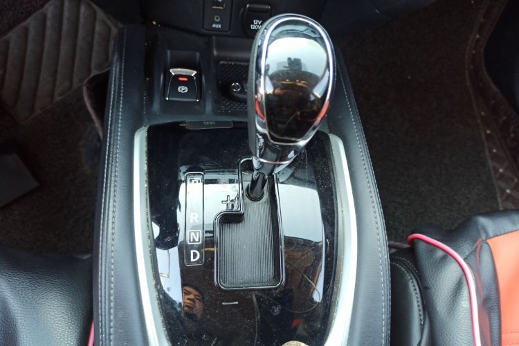 日产 奇骏 2019款 2.0L CVT舒适版 2WD中控内饰18