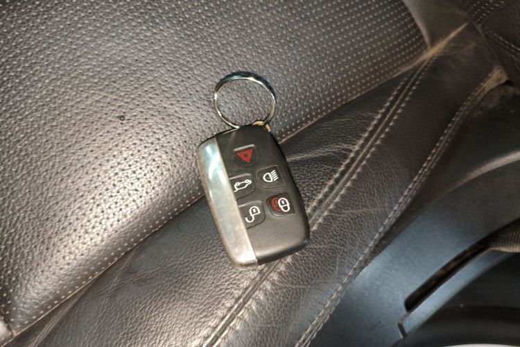 路虎 发现神行 2018款 240PS SE版中控内饰7001