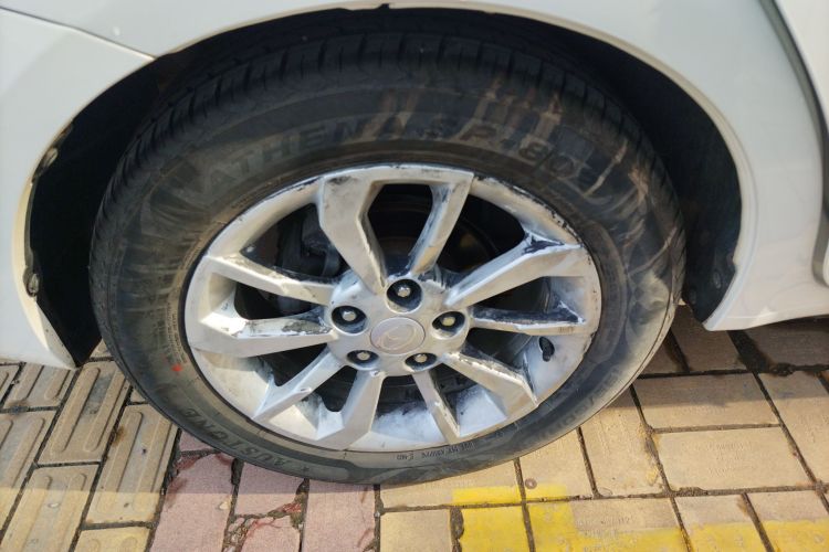 东南A5翼舞 2019款 1.5L CVT尊贵版 国V车身外观6008