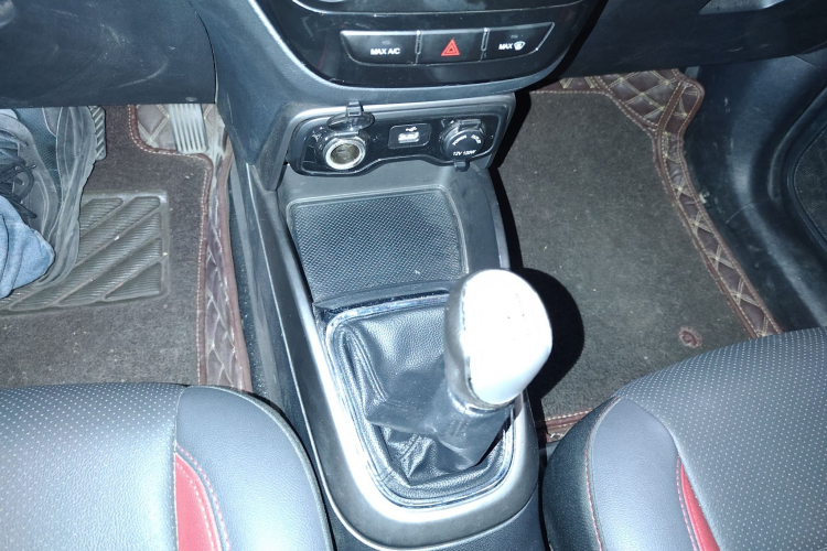 长安CS15 2016款 1.5L 手动时尚版局部细节18