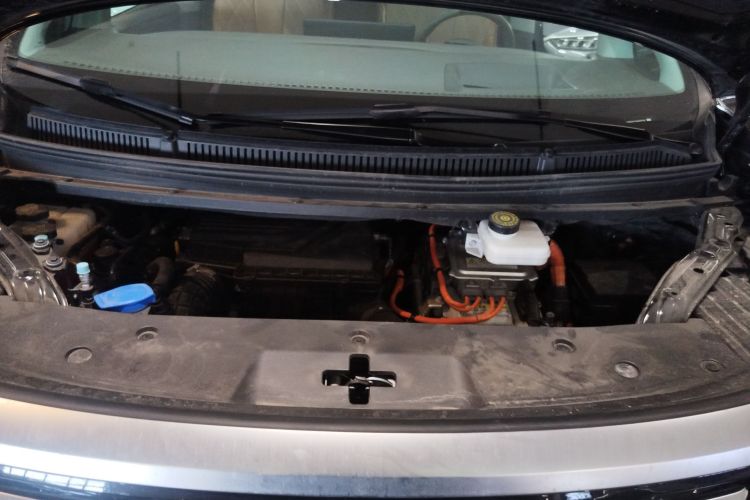 腾势D9 2022款 DM-i 970 四驱尊荣型机舱底盘24