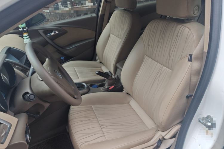 别克 英朗 2013款 GT 1.6L 自动舒适版中控内饰19