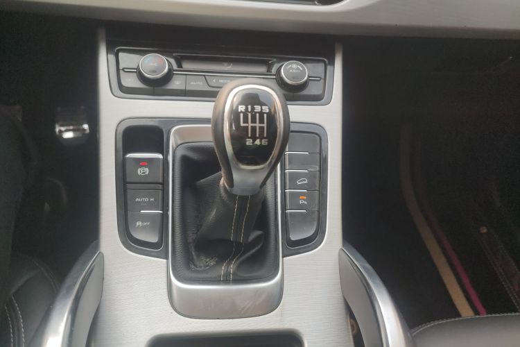 吉利汽车 博越 2016款 2.0L 手动智联型中控内饰18