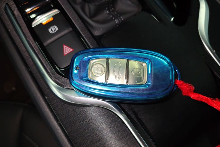 红旗E-QM5 2022款 431km 充电乐享版中控内饰11