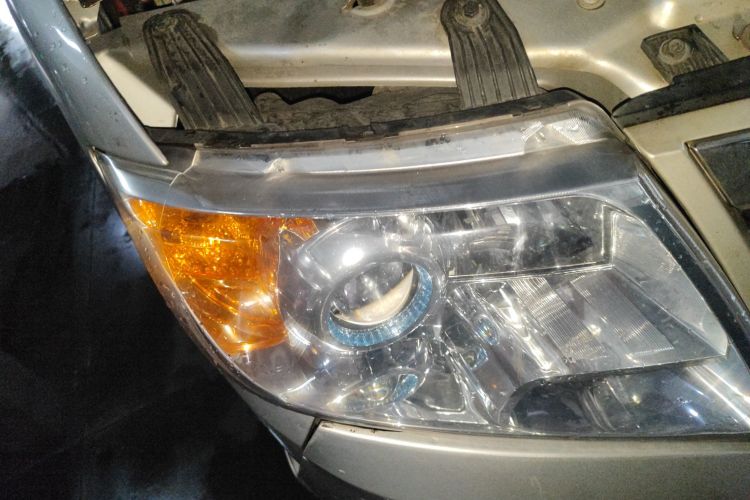 东风御风 御风 2021款 2.0T动力王前驱物流车长轴中顶6-9座国VI ZD20车身外观6006