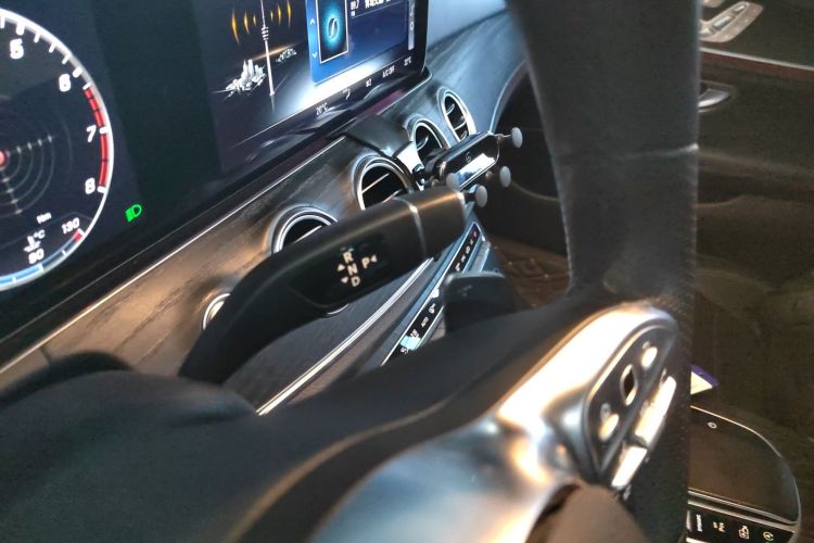 奔驰E级 2019款 改款 E 300 L 运动时尚型局部细节18