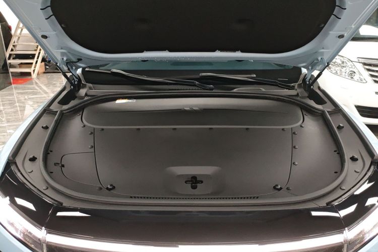 理想汽车 理想ONE 2020款 增程6座版机舱底盘24