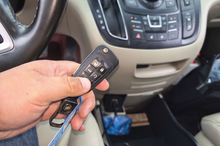 别克GL8 2017款 25S 豪华型 国V中控内饰11