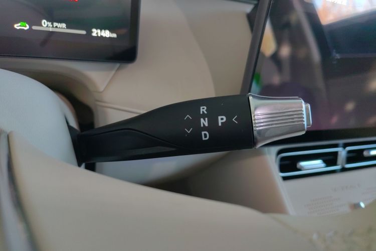 岚图汽车 岚图FREE 2025款 FREE+ 后驱乾崑版局部细节18