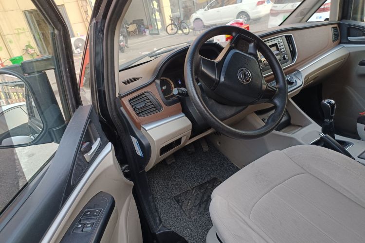 东风风行 菱智 2020款 M5L 1.6L 基本型 7座中控内饰20