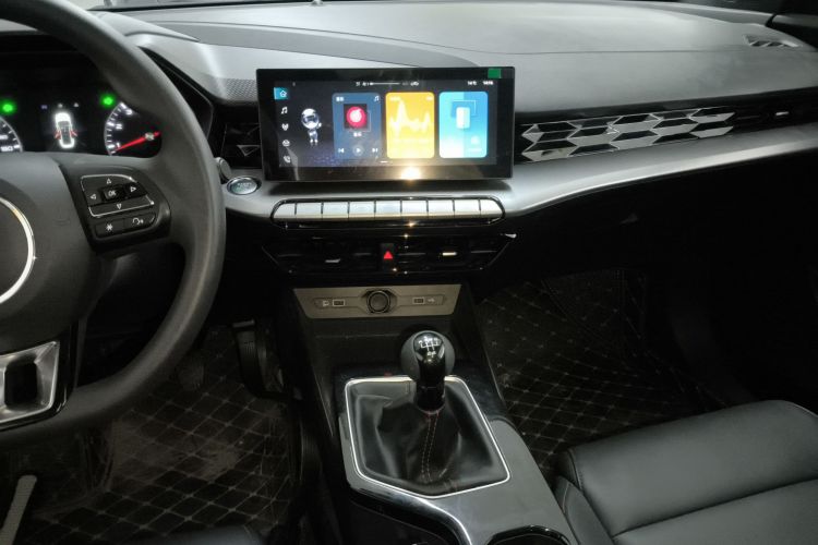 名爵 MG5 2021款 180DVVT 手动青春豪华版中控内饰16