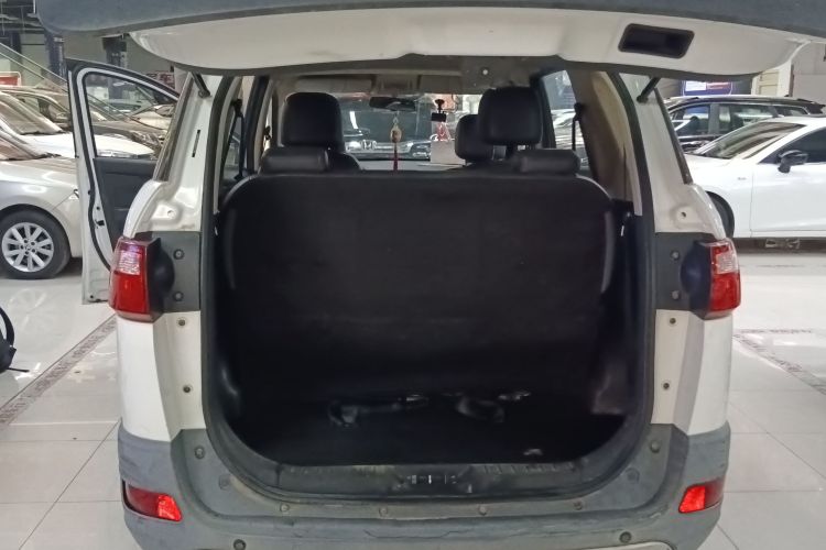 东风风光 风光370 2016款 1.5L 手动精英居家版 7座机舱底盘23