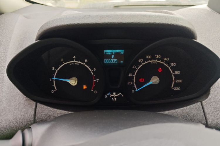 福特 翼搏 2013款 1.5L 自动风尚型中控内饰14