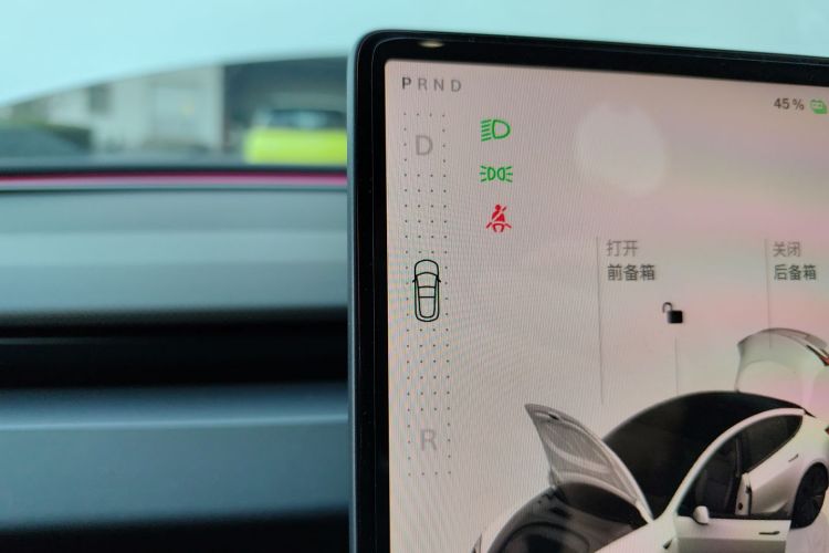 特斯拉 Model 3 2023款 长续航全轮驱动版中控内饰18