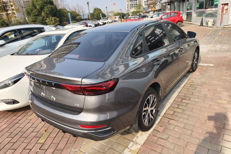 吉利汽车 帝豪 2025款 第4代 1.5L 手动龙腾版车身外观7