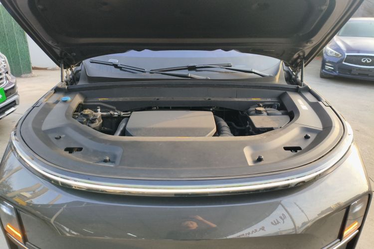 理想汽车 理想L8 2023款 Air机舱底盘24