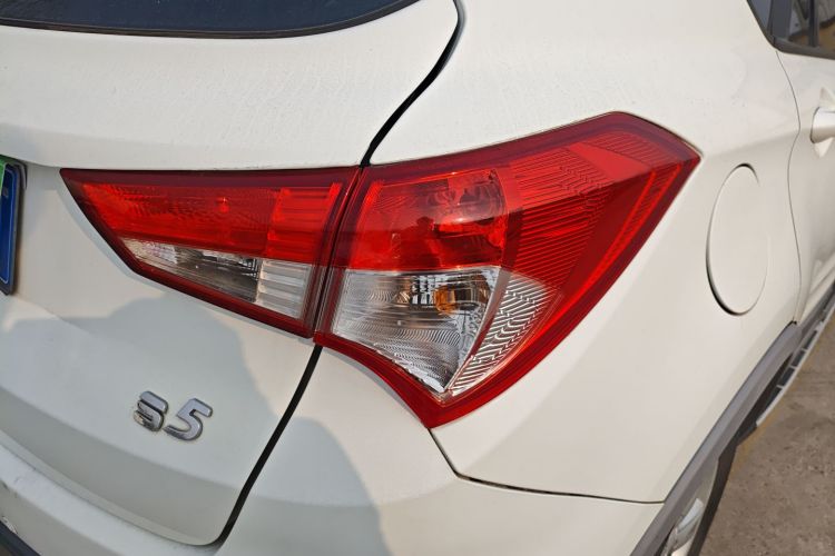 海马S5 2015款 1.6L 手动舒适型车身外观9