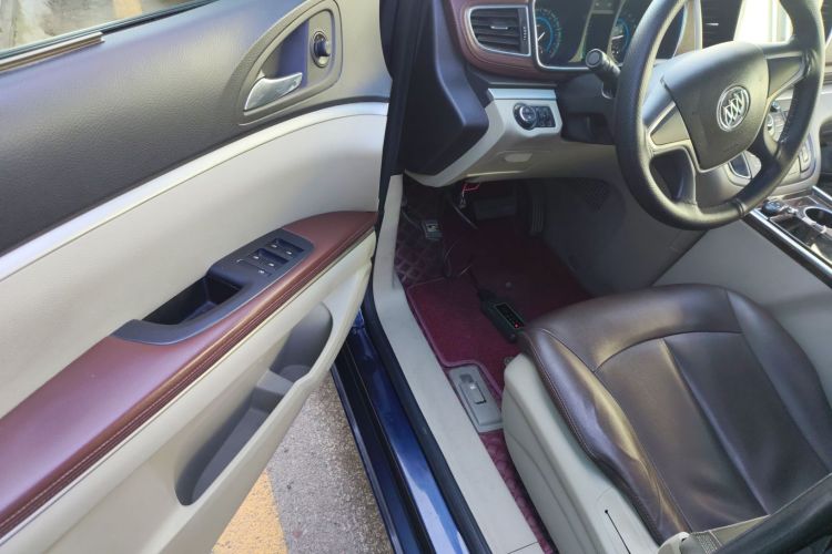 别克GL8 2015款 2.4L 豪华商务尊享版中控内饰20