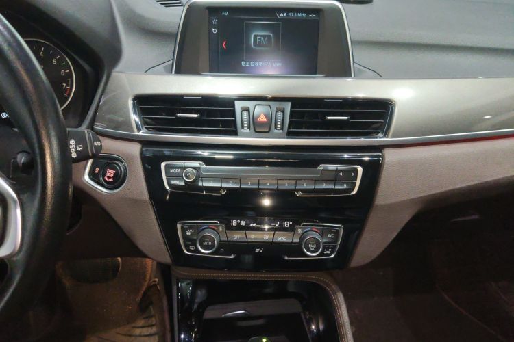 宝马X1 2018款 sDrive18Li 尊享型中控内饰16