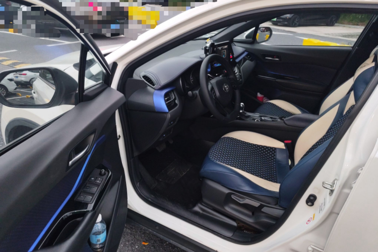 丰田C-HR 2018款 2.0L 领先天窗版 国VI中控内饰20