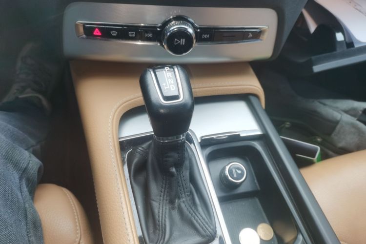 沃尔沃XC90 2019款 T5 智逸版 5座 国VI中控内饰18