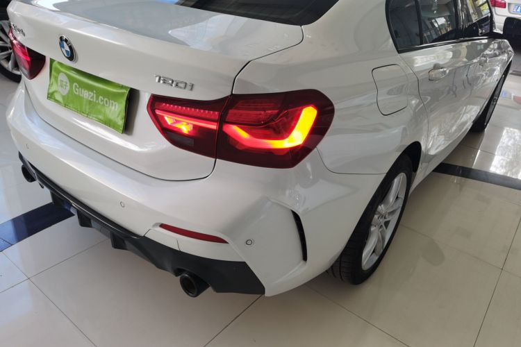 宝马1系 2023款 120i M运动曜夜版车身外观9