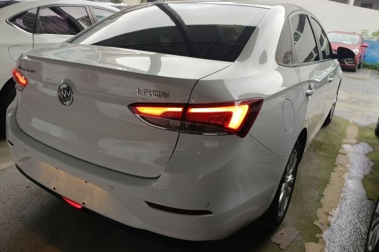 别克 英朗 2021款 改款 典范 1.5L 自动精英型车身外观7