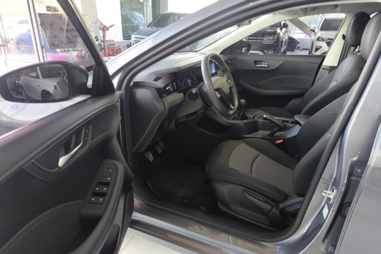 荣威i5 2023款 1.5L 手动舒享版中控内饰20