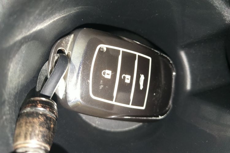 丰田 锋兰达 2023款 2.0L 智能电混双擎 领先版中控内饰11