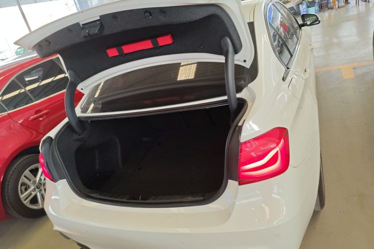 宝马3系 2019款 320Li M运动套装机舱底盘23