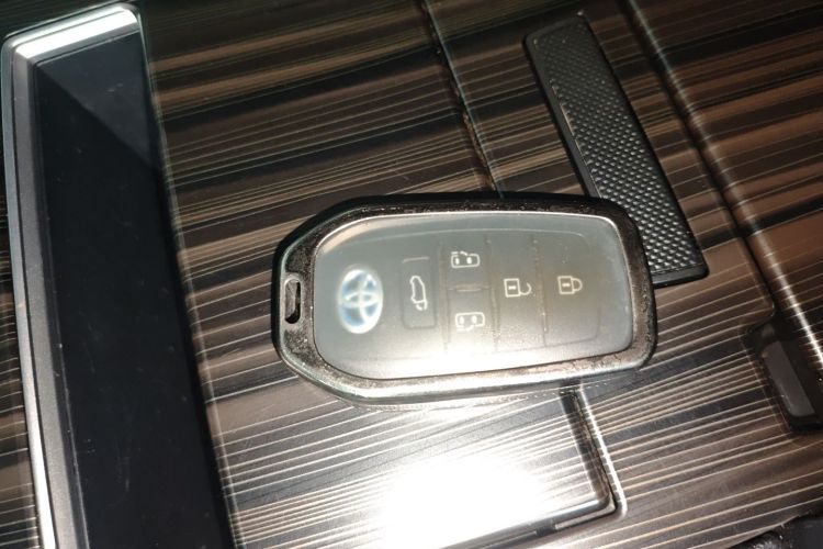 丰田 赛那SIENNA 2021款 2.5L混动 铂金版中控内饰7001