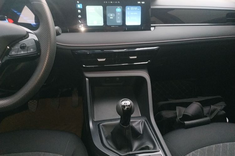 荣威i5 2023款 1.5L 手动舒享版中控内饰16