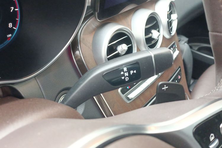 奔驰GLC 2022款 改款二 GLC 260 L 4MATIC 豪华型中控内饰18