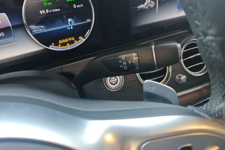 奔驰E级 2020款 改款 E 260 L 运动型中控内饰18