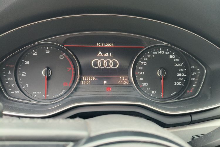 奥迪A4L 2018款 30周年年型 40 TFSI 进取型中控内饰14