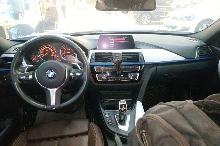 宝马3系 2019款 320i M运动套装中控内饰7002