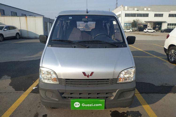 五菱汽车 五菱之光 2023款 1.5L 实用型 5/7座车身外观2