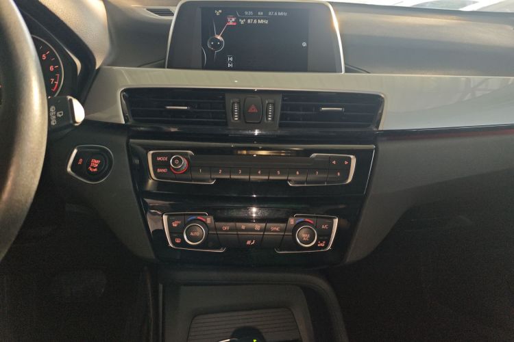 宝马X1 2016款 sDrive18Li 时尚型中控内饰16