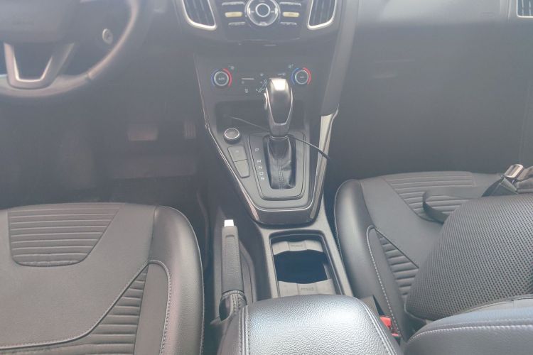 福特 福克斯 2018款 两厢经典 EcoBoost 125 自动超能风尚型智行版局部细节18