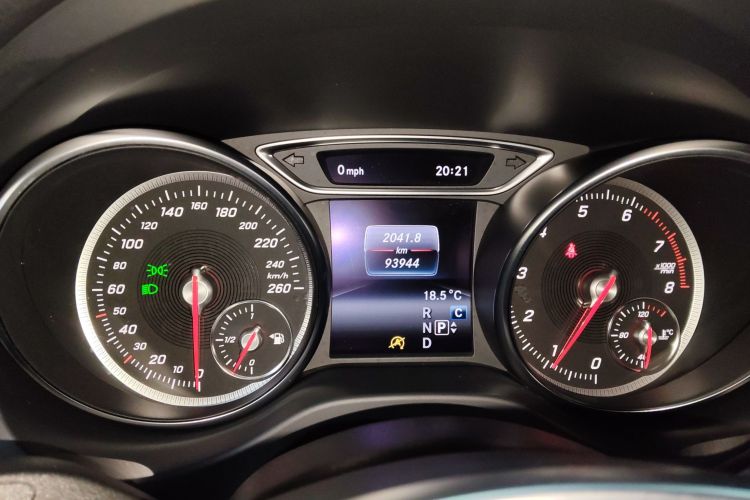 奔驰CLA 2018款 CLA 220 4MATIC中控内饰14