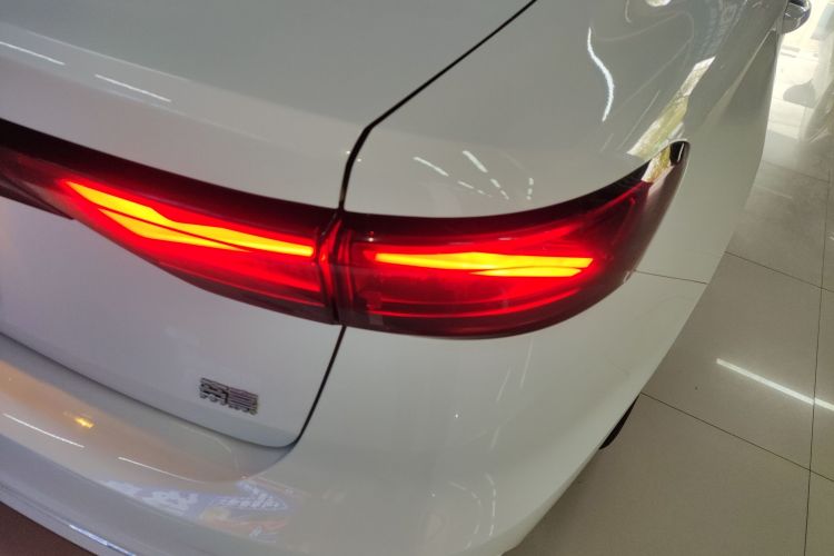 吉利汽车 帝豪 2023款 第4代冠军版 1.5L CVT豪华型车身外观9