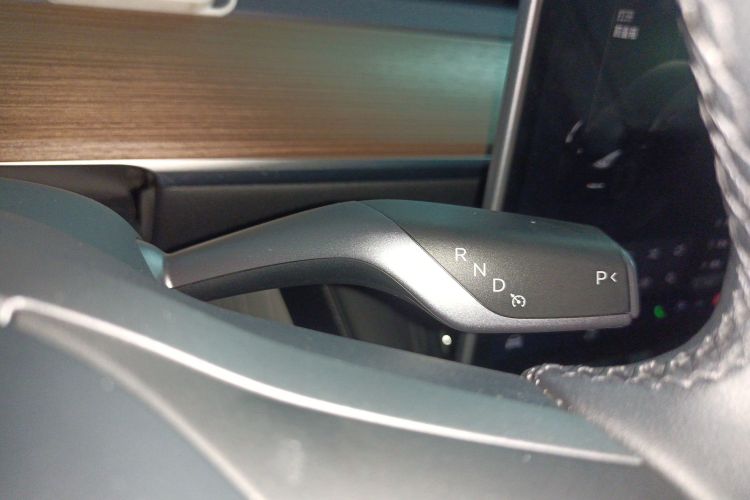 特斯拉 Model Y 2022款 改款 后轮驱动版中控内饰18