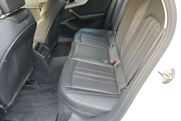 奥迪A4L 2023款 40 TFSI 时尚动感型中控内饰7004