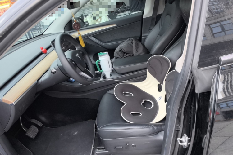 特斯拉 Model Y 2022款 改款 后轮驱动版中控内饰19