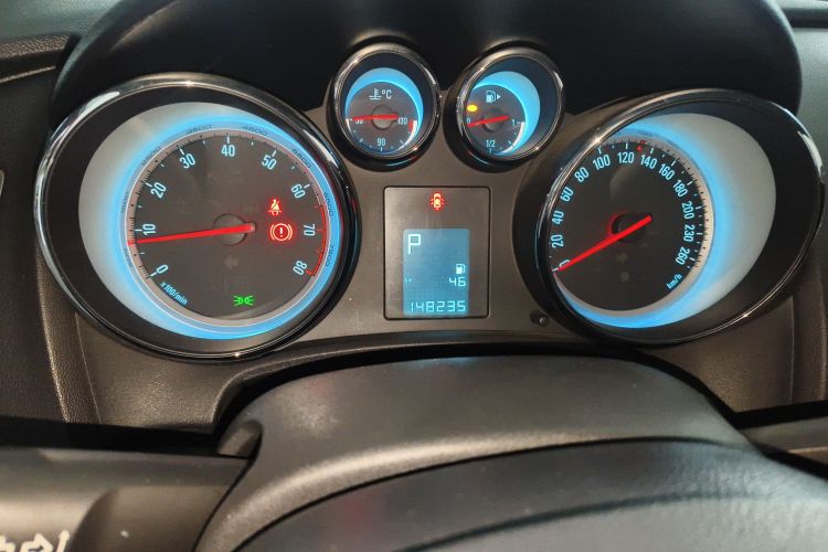 别克 英朗 2014款 XT 1.6L 自动时尚版中控内饰14