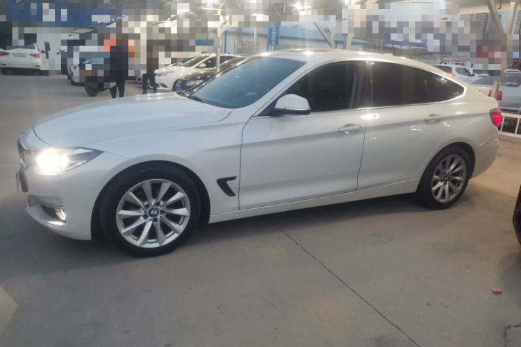 宝马3系GT 2018款 320i 时尚型车身外观4