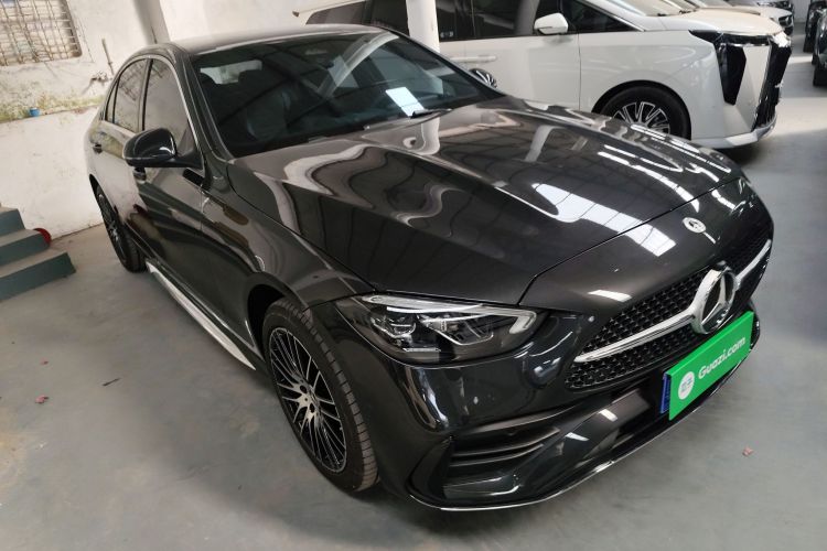 奔驰C级 2025款 改款 C 260 L 运动版车身外观3